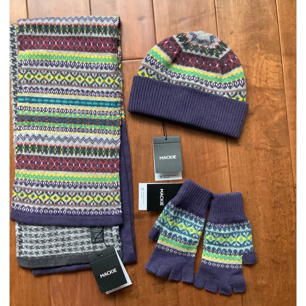 ROBERT MACKIE Scarf, Hat and Gloves Set